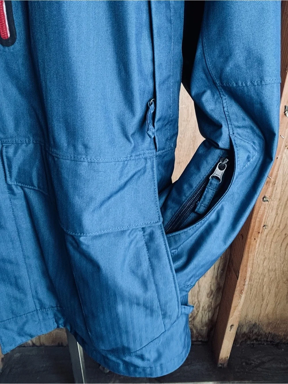 The North Face Men’s Blue HYVENT Hooded Raincoat & Red Zipper Accent Size XL